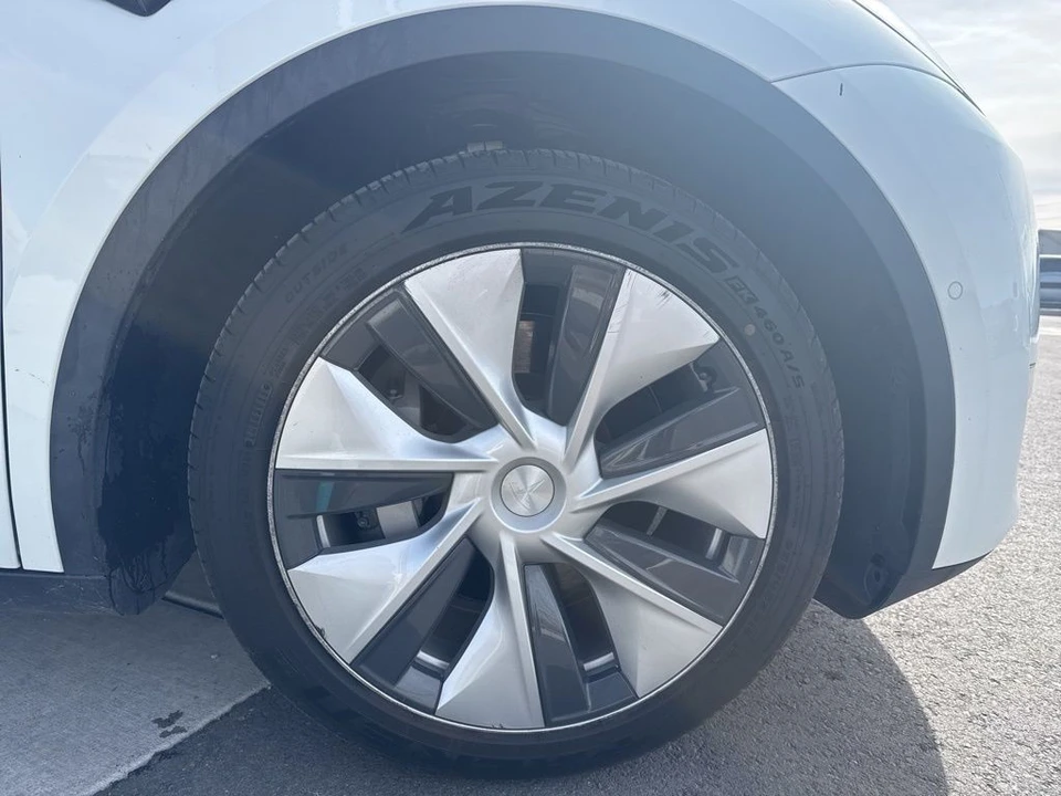 2022 Tesla Model Y - Image 10 of 21