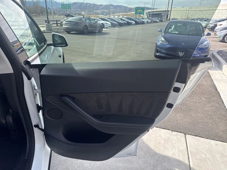 2022 Tesla Model Y - Image 20 of 21