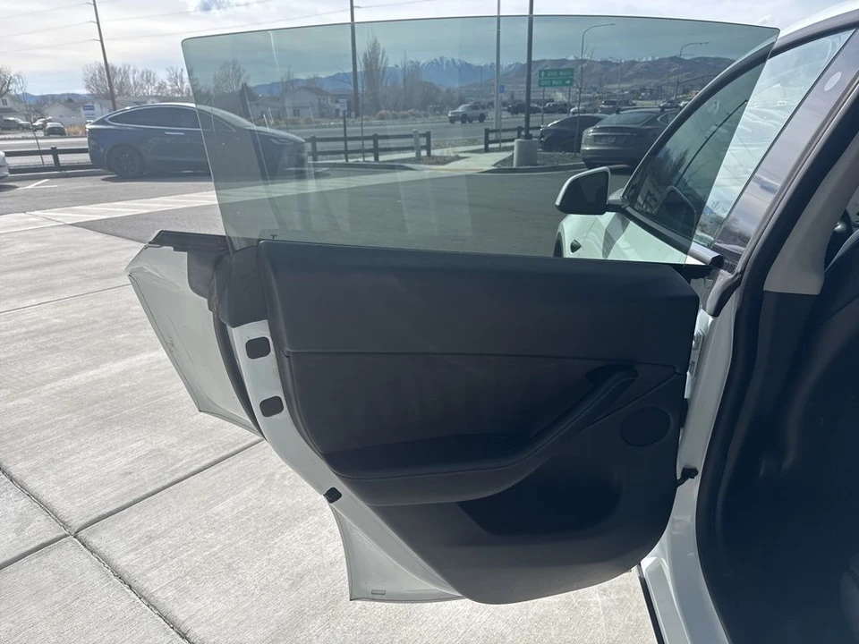 2022 Tesla Model Y - Image 14 of 21