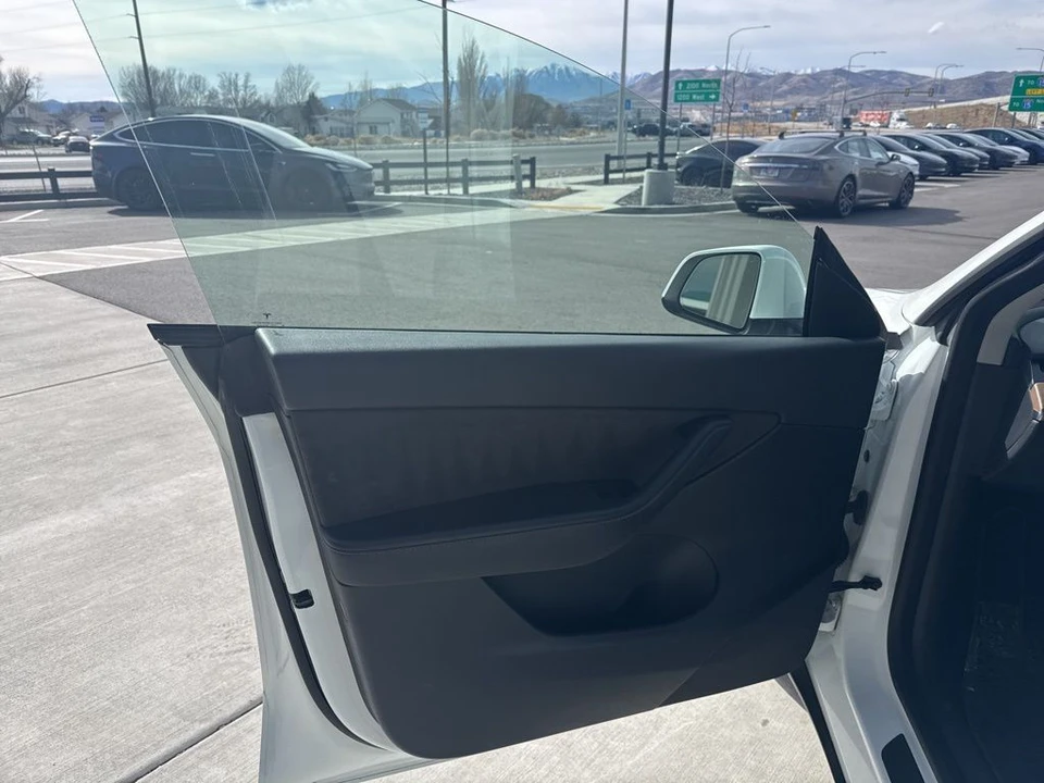 2022 Tesla Model Y - Image 11 of 21