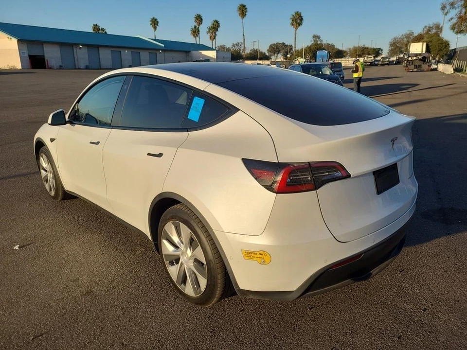 2022 Tesla Model Y - Image 3 of 6