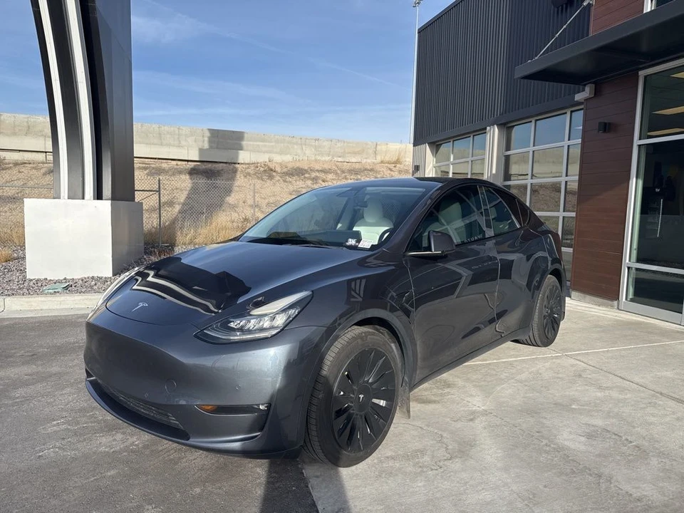 2022 Tesla Model Y - Image 4 of 21