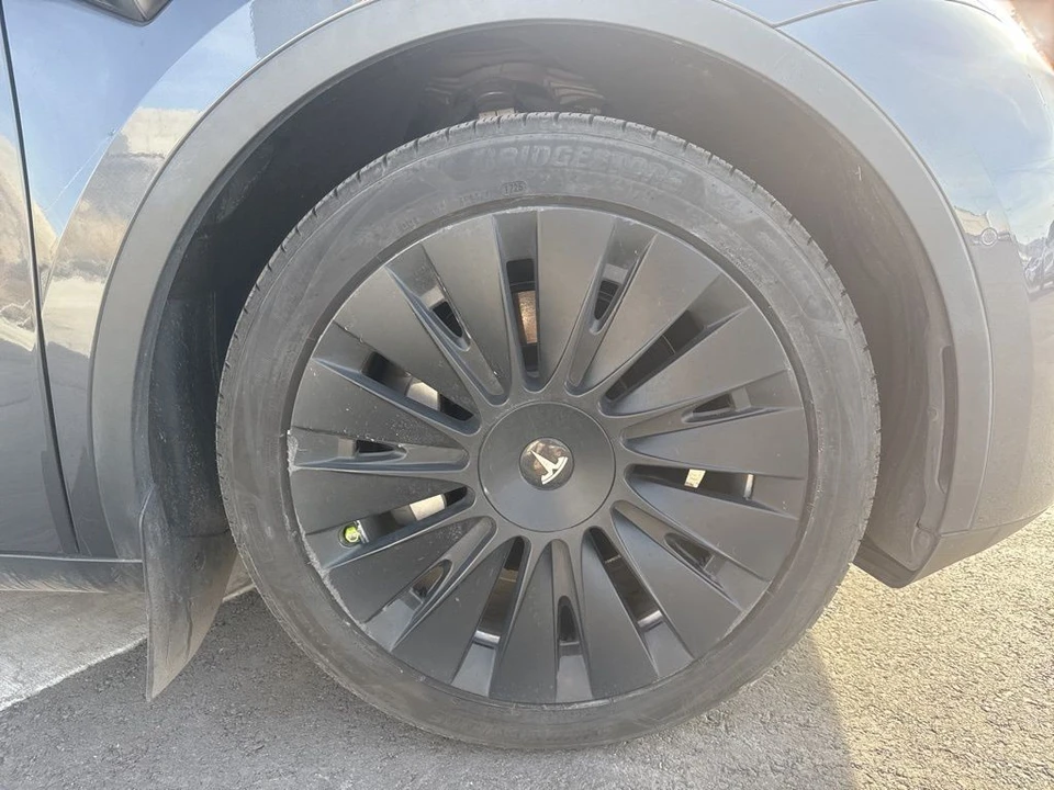 2022 Tesla Model Y - Image 10 of 21