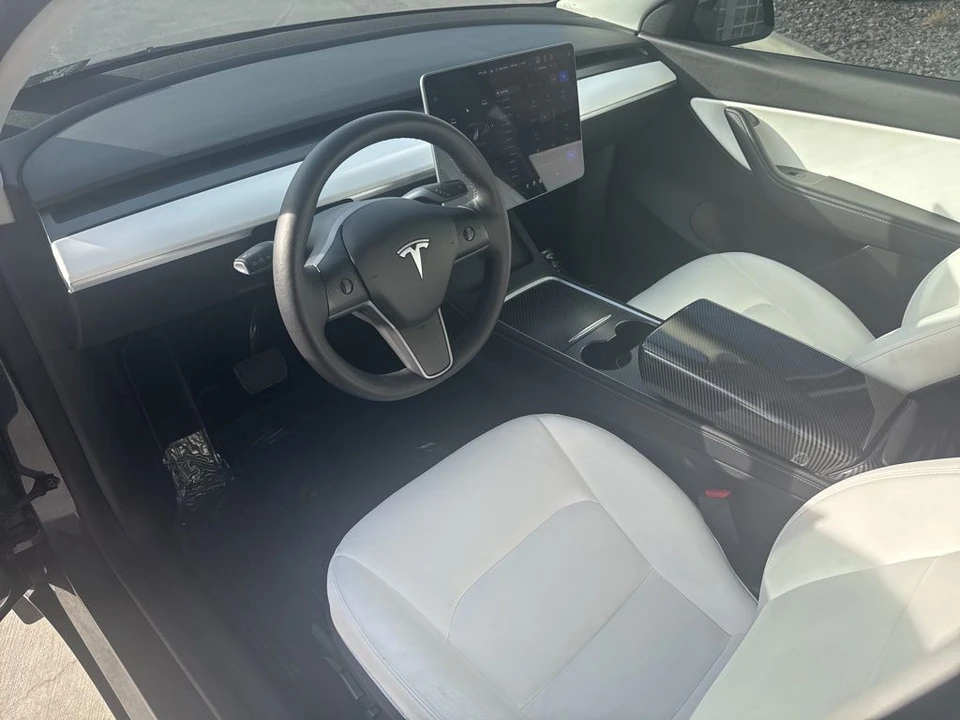 2022 Tesla Model Y - Image 12 of 21