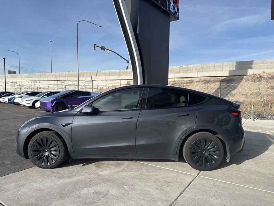 2022 Tesla Model Y - Image 5 of 21
