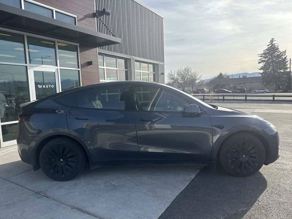 2022 Tesla Model Y - Image 9 of 21