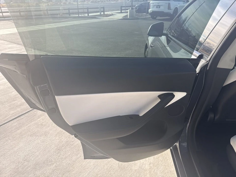 2022 Tesla Model Y - Image 14 of 21