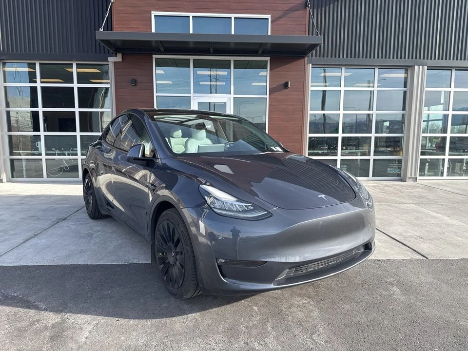 2022 Tesla Model Y - Image 2 of 21