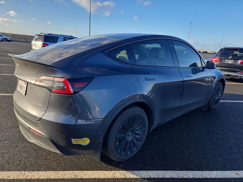 2022 Tesla Model Y - Image 2 of 6