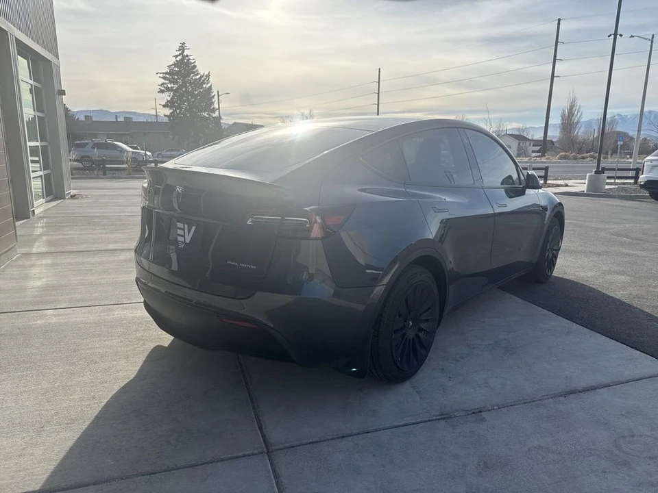 2022 Tesla Model Y - Image 8 of 21