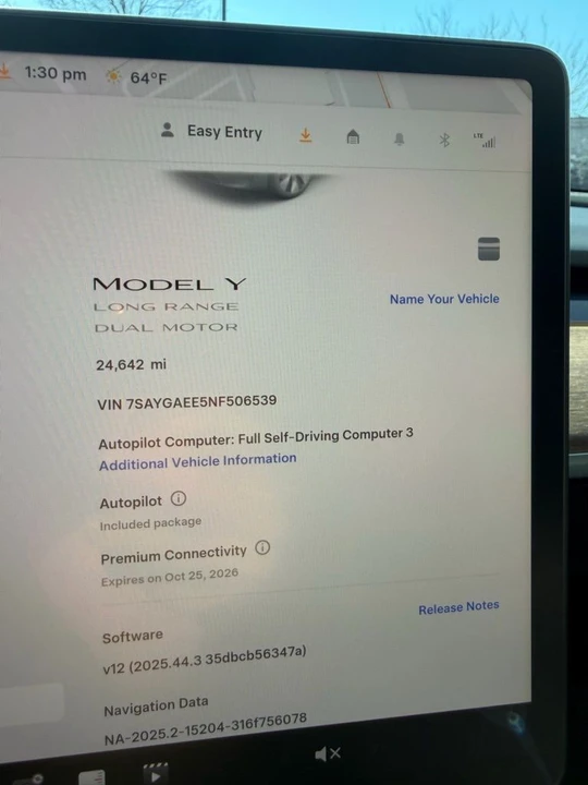 2022 Tesla Model Y - Image 16 of 17