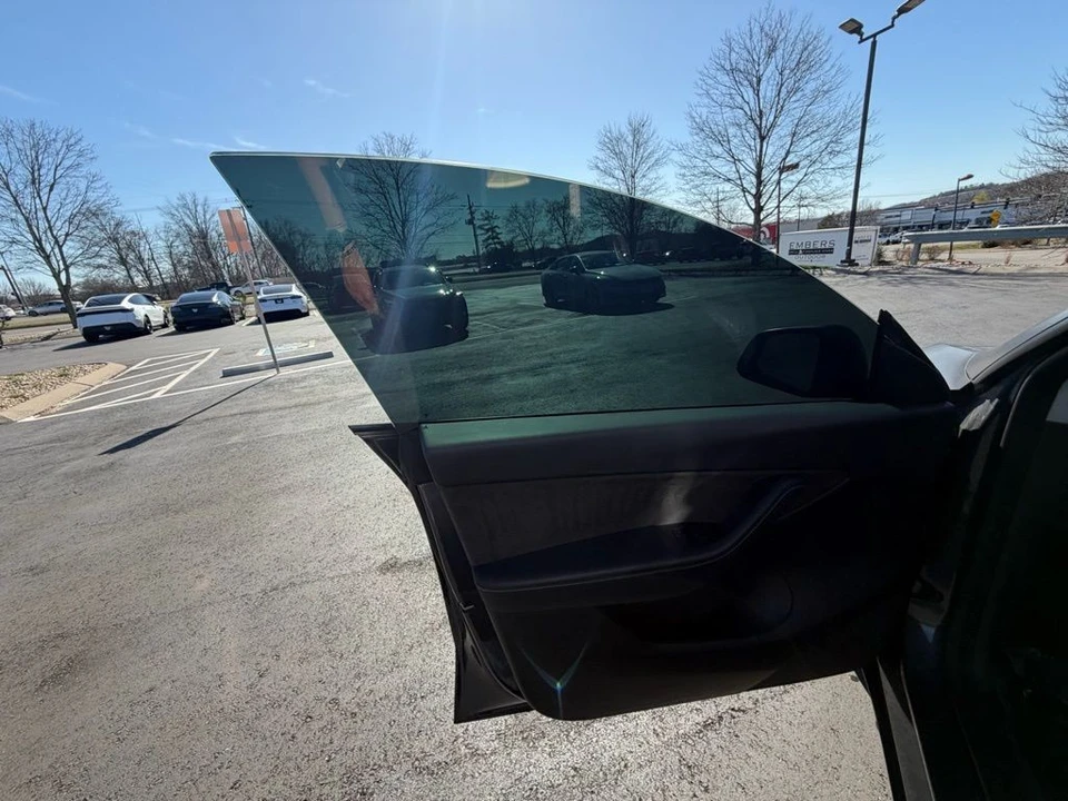 2022 Tesla Model Y - Image 7 of 17