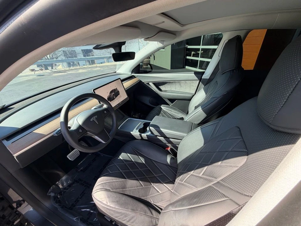 2022 Tesla Model Y - Image 9 of 17