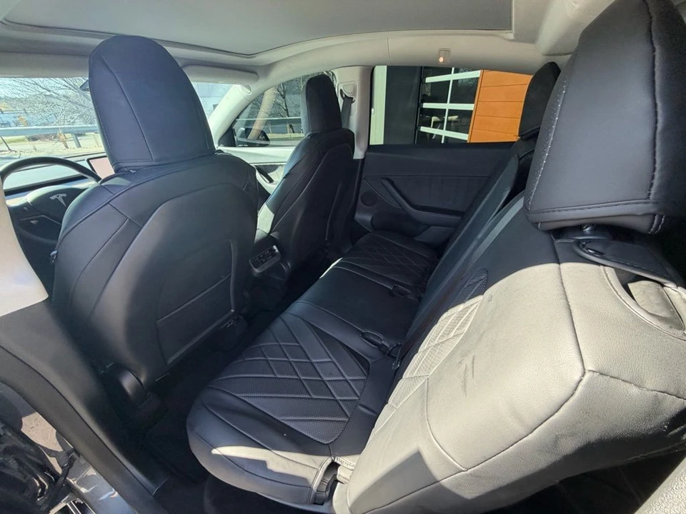2022 Tesla Model Y - Image 10 of 17