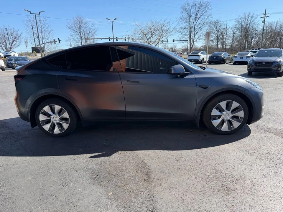 2022 Tesla Model Y - Image 4 of 17