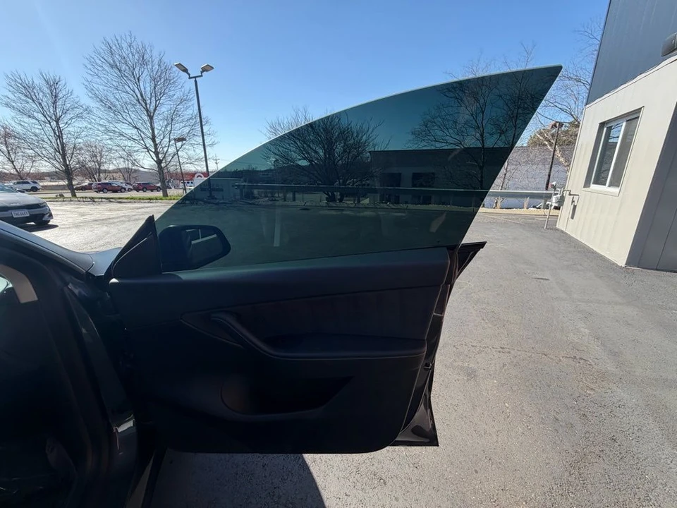 2022 Tesla Model Y - Image 12 of 17