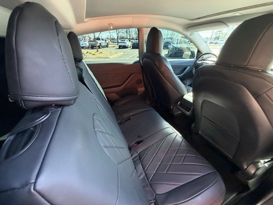 2022 Tesla Model Y - Image 15 of 17