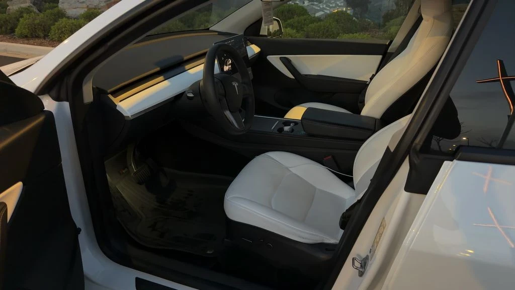 2022 Tesla Model Y - Image 4 of 5