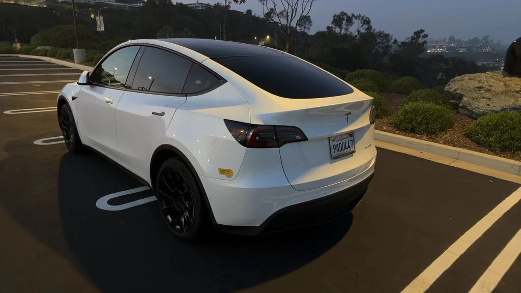 2022 Tesla Model Y - Image 3 of 5