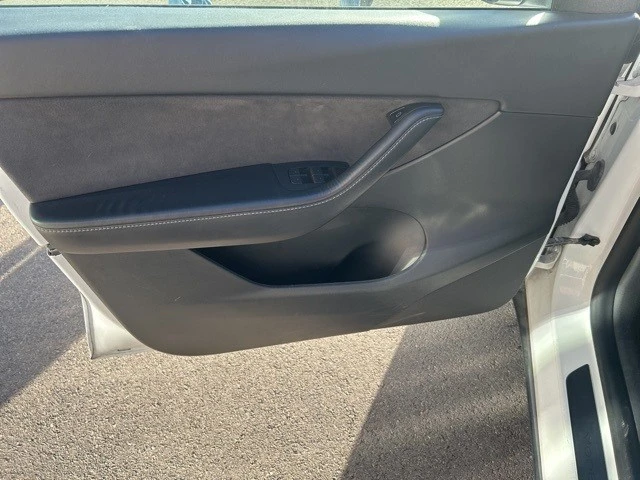2022 Tesla Model Y - Image 10 of 21