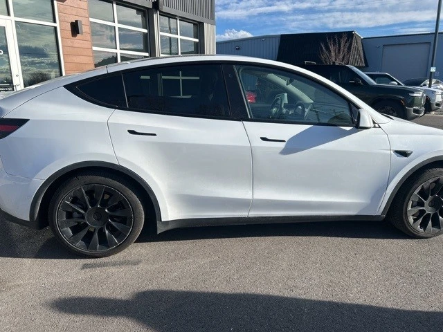 2022 Tesla Model Y - Image 9 of 21