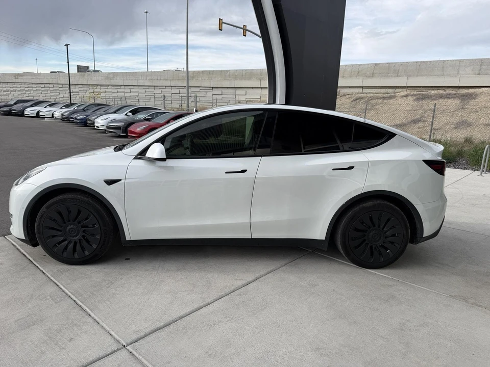 2022 Tesla Model Y - Image 5 of 21