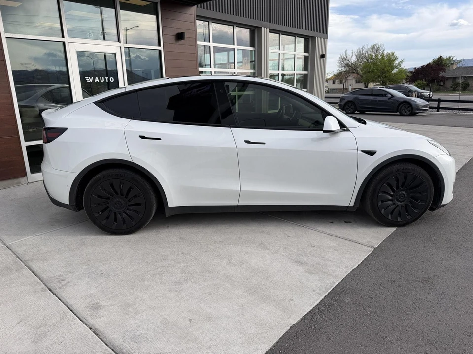 2022 Tesla Model Y - Image 9 of 21