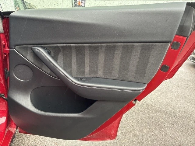 2022 Tesla Model Y - Image 14 of 21
