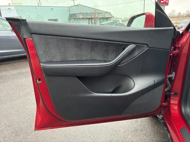 2022 Tesla Model Y - Image 9 of 21