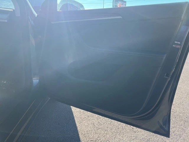 2022 Tesla Model Y - Image 17 of 21