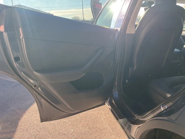 2022 Tesla Model Y - Image 10 of 21