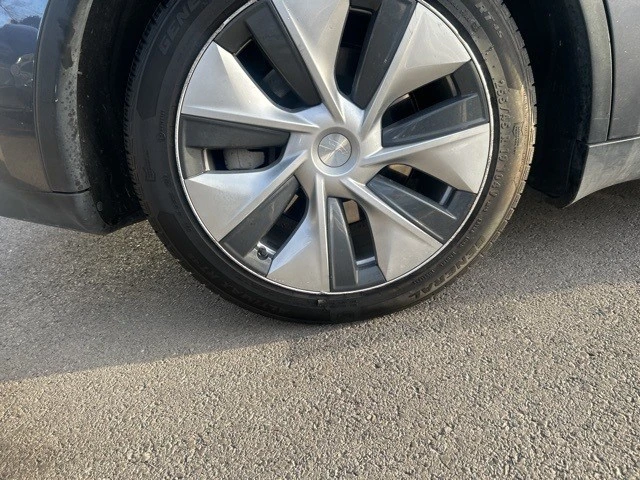 2022 Tesla Model Y - Image 10 of 21