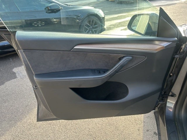 2022 Tesla Model Y - Image 11 of 21