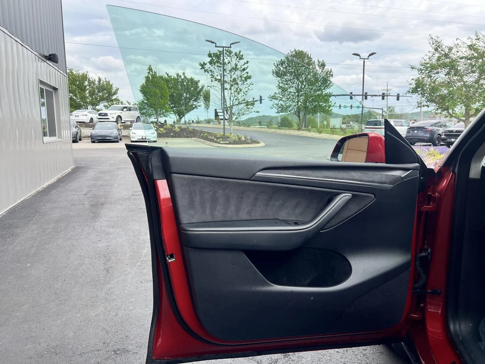 2022 Tesla Model Y - Image 9 of 16