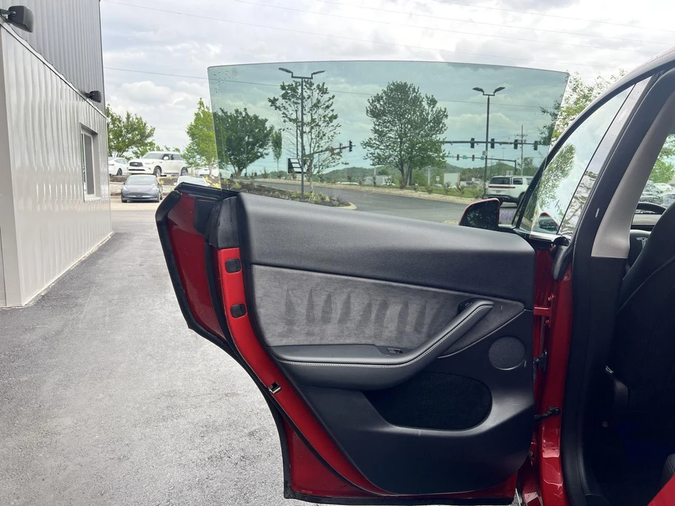 2022 Tesla Model Y - Image 7 of 16