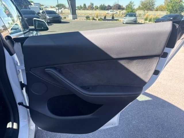 2022 Tesla Model Y - Image 18 of 21