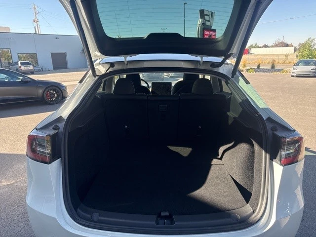 2022 Tesla Model Y - Image 17 of 21