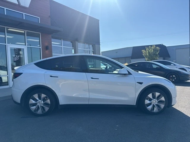 2022 Tesla Model Y - Image 8 of 21