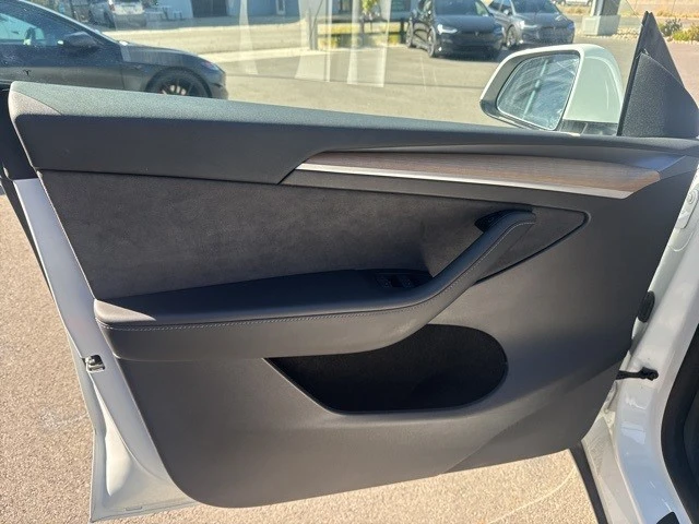 2022 Tesla Model Y - Image 10 of 21