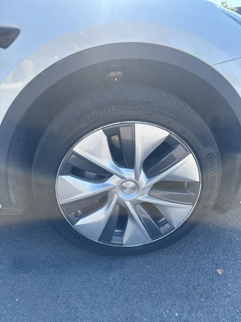 2022 Tesla Model Y - Image 9 of 21