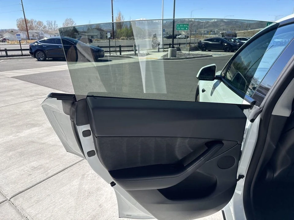 2022 Tesla Model Y - Image 14 of 21