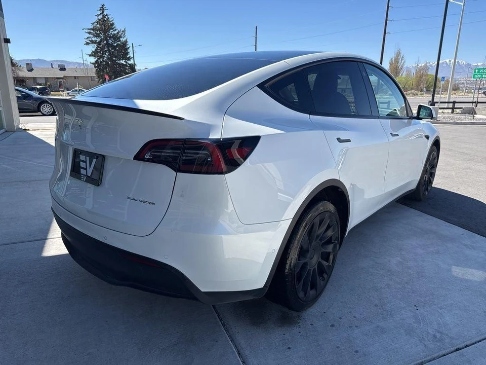 2022 Tesla Model Y - Image 8 of 21