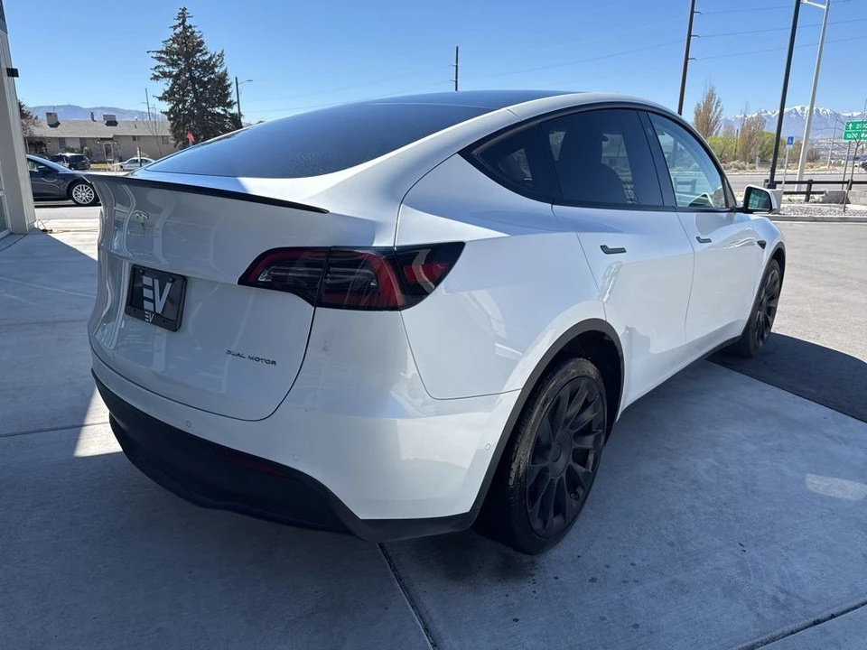 2022 Tesla Model Y - Image 8 of 21