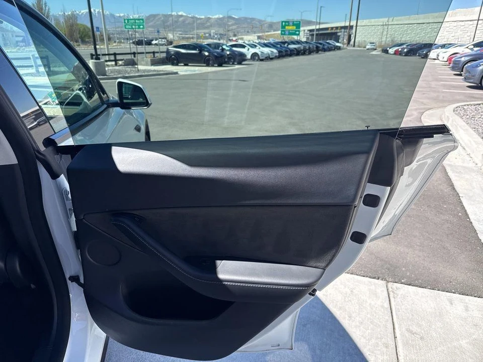 2022 Tesla Model Y - Image 18 of 21