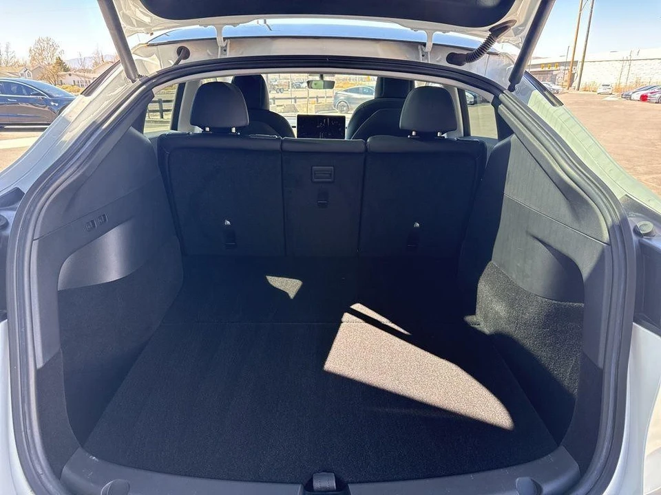 2022 Tesla Model Y - Image 17 of 21