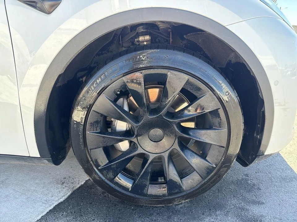 2022 Tesla Model Y - Image 10 of 21