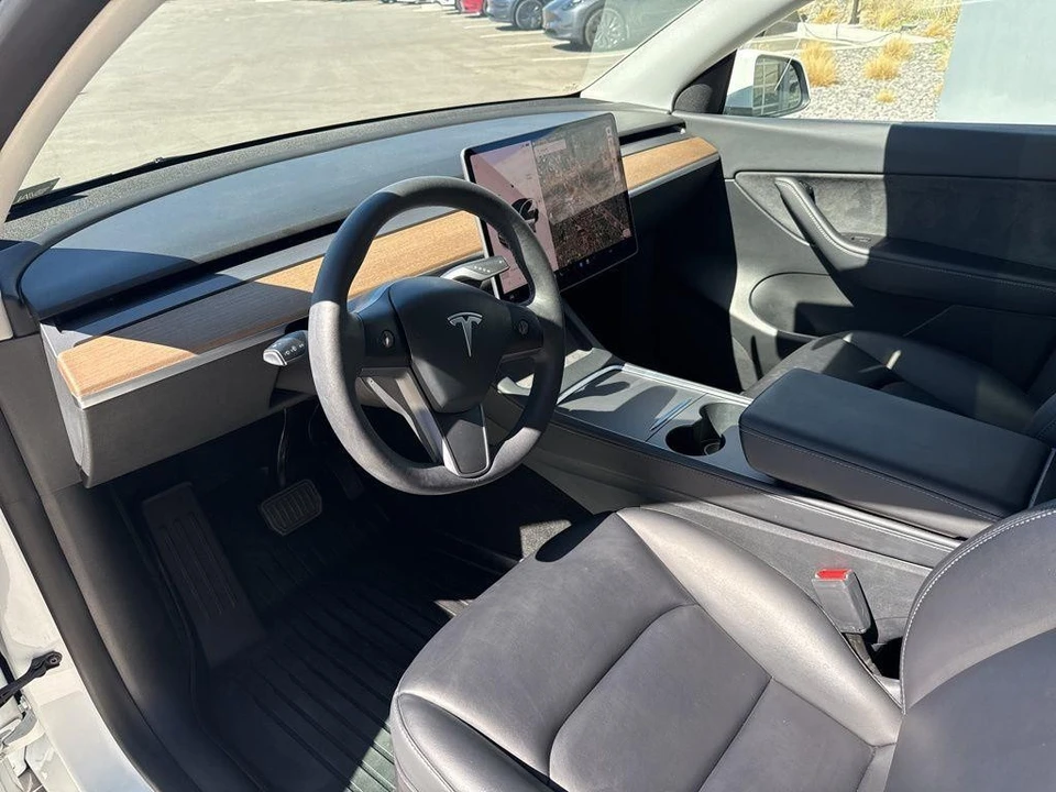 2022 Tesla Model Y - Image 12 of 21