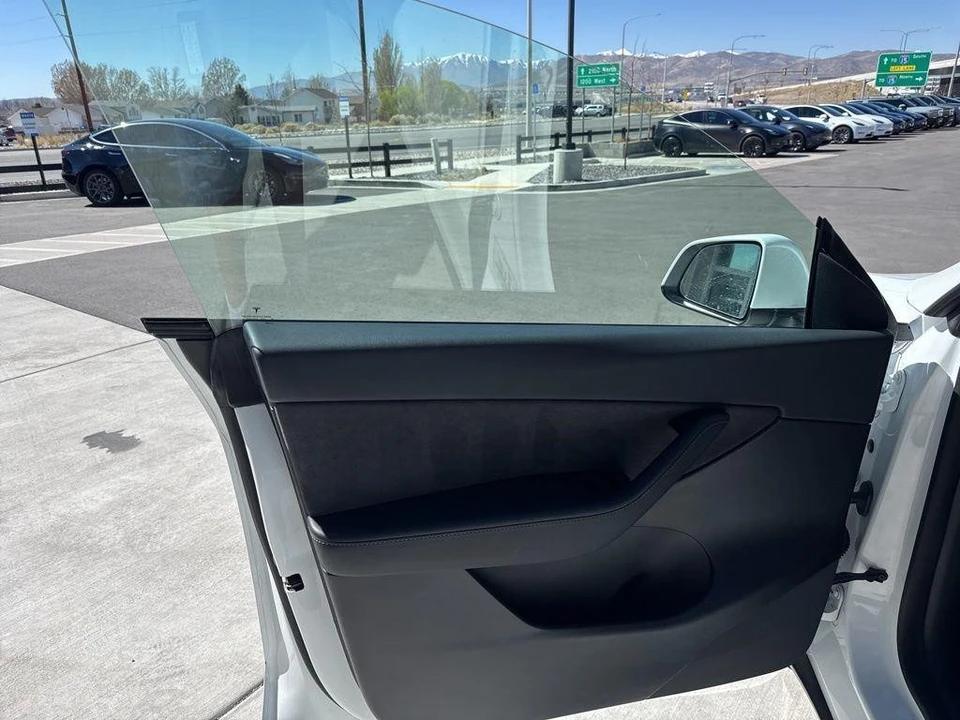 2022 Tesla Model Y - Image 11 of 21