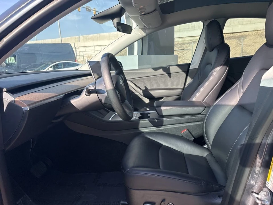 2022 Tesla Model Y - Image 12 of 21