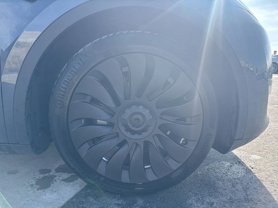 2022 Tesla Model Y - Image 9 of 21